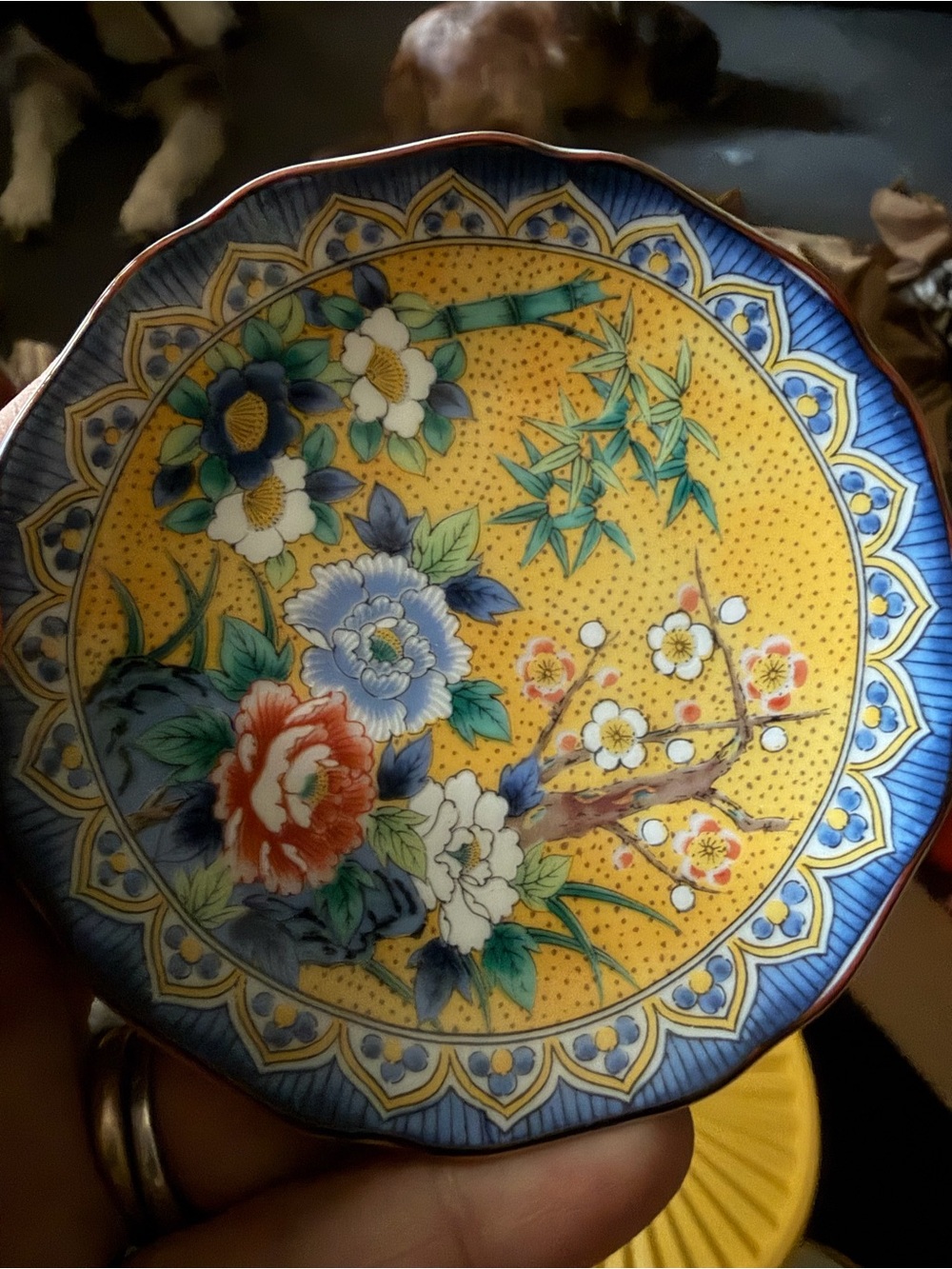 Japanese Imari style porcelain scalloped dish